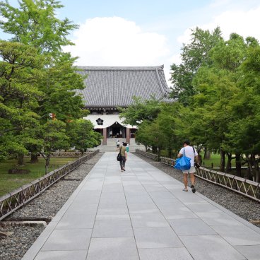 Chishaku-in (Kyoto), Allée menant au pavillon Kondo