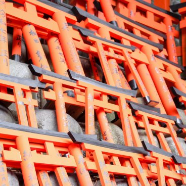 Fushimi Inari Taisha à Kyoto, Plaquettes ema en forme de Torii vermillon