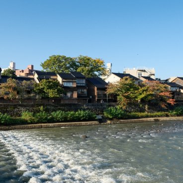 Kanazawa, vue sur le quartier de Chaya Kazuemachi au bord de la rivière Asano