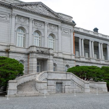 Palais d'Akasaka (Tokyo), Grand escalier du bâtiment principal