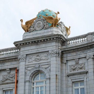 Palais d'Akasaka (Tokyo), Décorations d'inspiration occidentale et japonaise sur le bâtiment principal
