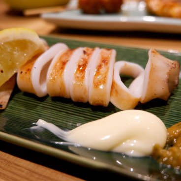 Tokyo Festival Restaurant - Bon Dance Izakaya (Kabukicho), calamar grillé Ikayaki