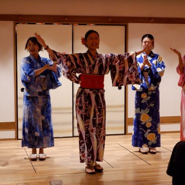 Tokyo Festival Restaurant - Bon Dance Izakaya (Kabukicho), dîner-spectacle autour des matsuri et danses Bon Odori 3