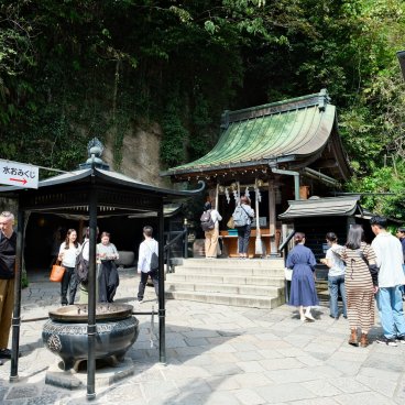 Kamakura, esplanade principale du sanctuaire Zeniarai Benten
