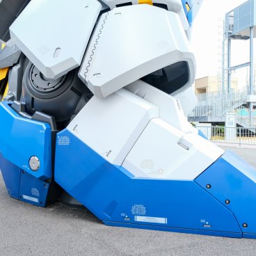 LaLaport Fukuoka, pied de la statue RX-93ff ν (Nu) Gundam