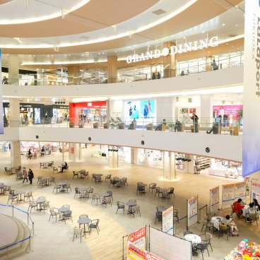 LaLaport Fukuoka, vue intérieure du centre commercial