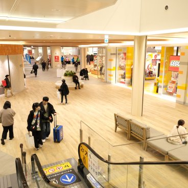 LaLaport Fukuoka, vue intérieure du centre commercial 2