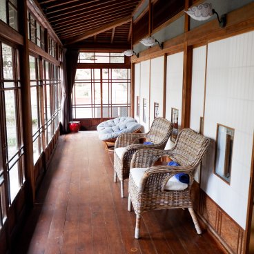 Ebisuya (Minobu), Véranda fermée avec vue sur la nature environnante