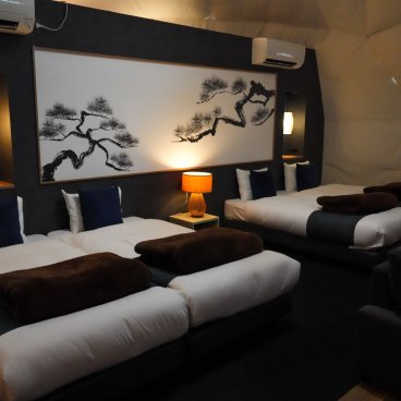 Mt.Fuji Glamping Terrace MINENOHANA (Kawaguchiko), lits à l'occidental de la tente Terrace Suite Oriental Japon 7m Dome