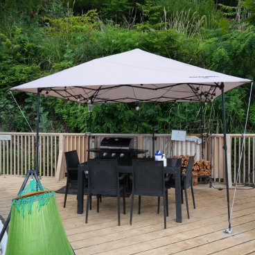 Mt.Fuji Glamping Terrace MINENOHANA (Kawaguchiko), terrasse extérieure de la tente Terrace Suite Oriental Japon 7m Dome