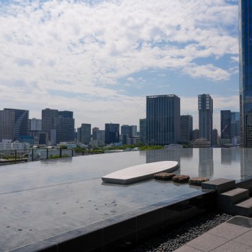 MoN Takanawa (Tokyo), Plan d'eau de Tsukimi Terrace à l'étage 6F du musée