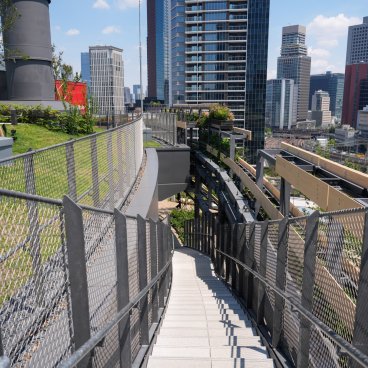 MoN Takanawa (Tokyo), Circulations sur les parties extérieures du musée