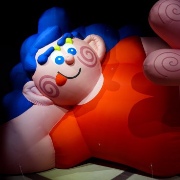 MoN Takanawa (Tokyo), Statue gonflable de la mascotte de l'exposition consacrée à la spirale