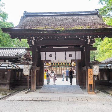 Tadasu no Mori (Kyoto), porte du sanctuaire Kawai-jinja
