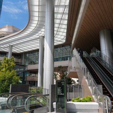 Takanawa Gateway City (Tokyo), Espaces de circulation extérieure