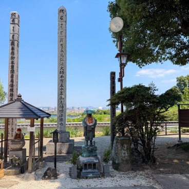 Fukuyama (préfecture d'Hiroshima), Statues bouddhistes dans l'enceinte du temple Myoo-in