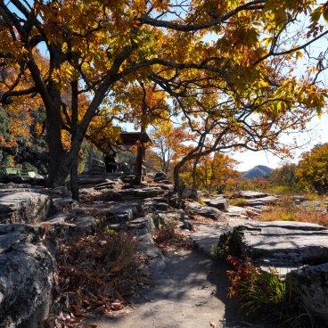 Nagatoro (Saitama), Promenade dans les formations rocheuses au bord de la rivière Arakawa en automne