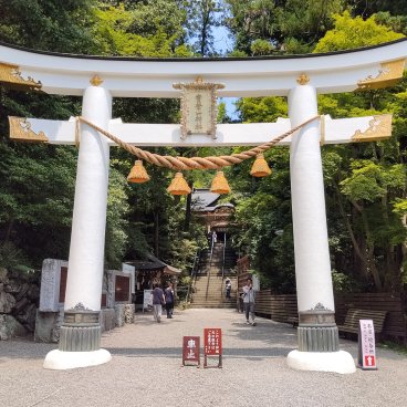 Nagatoro (Saitama), Grand torii blanc à l'entrée de Hodo-san jinja 2