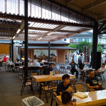 Oshino Hakkai (Fujiyoshida), Zone de restauration