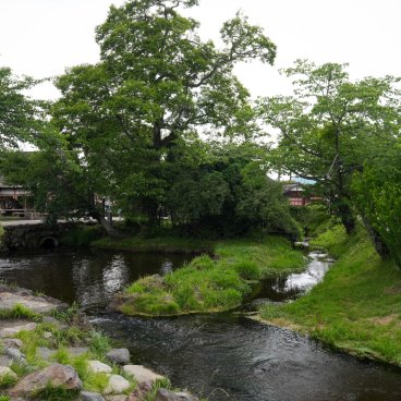 Oshino Hakkai (Fujiyoshida), Cours d'eau aménagé près du village