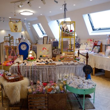 Kichijoji Petit Mura (Tokyo), Vue de l'intérieur d'une boutique de créateurs
