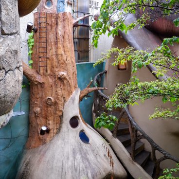 Kichijoji Petit Mura (Tokyo), Maison arboricole décorant le jardin