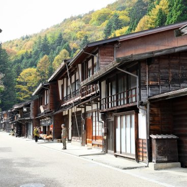 Narai-juku (préfecture de Nagano), Maisons traditionnelles bordant l'ancienne route Nakasendo