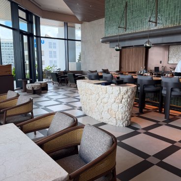 The Royal Park Hotel Iconic Naha (Okinawa), étage 7F, vue sur le restaurant de teppanyaki Ryubi en journée