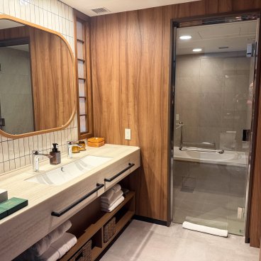 The Royal Park Hotel Iconic Naha (Okinawa), étage Executive Floor, chambre Junior Suite, salle de bains