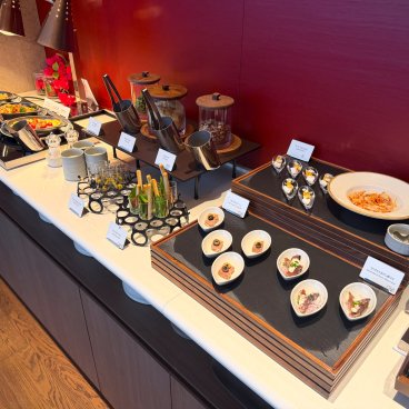 The Royal Park Hotel Iconic Naha (Okinawa), étage 7F, salon Executive Lounge, buffet matinal