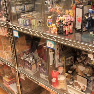 Akihabara (Tokyo), vente de figurines liées à l'univers des anime japonais