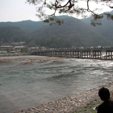 Arashiyama (Kyoto), vue sur le pont Togetsukyo