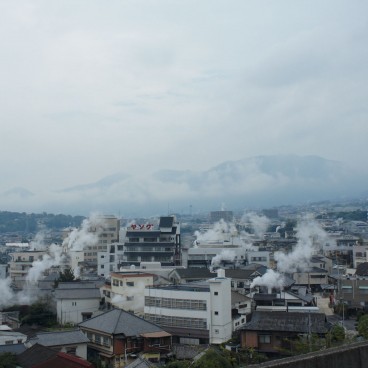 Vue panoramique sur Beppu et ses onsen