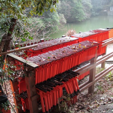 Fushimi Inari Taisha à Kyoto, Stock de petites portes torii