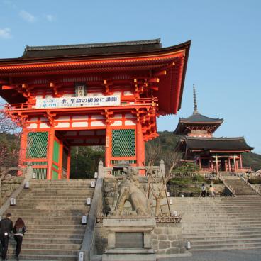 Kyoto (Kansai), porte Nio-mon du temple Kiyomizu-dera