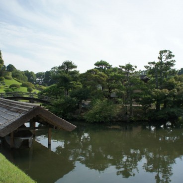Koraku-en (Okayama), vue sur le jardin japonais et le plan d'eau principal 3