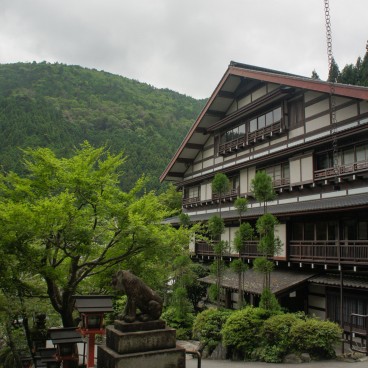 Mont Kurama, Statue de tigre gardien