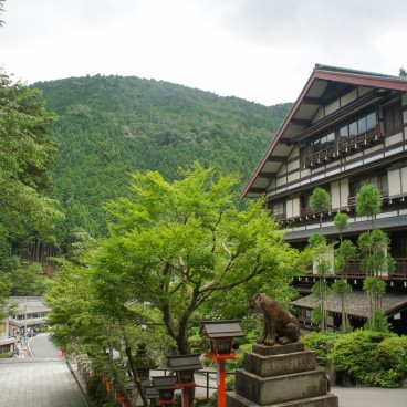 Mont Kurama, Tigre gardien de l'entrée