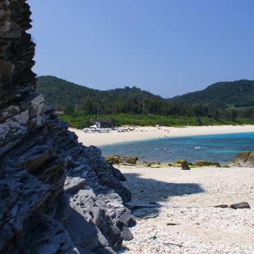 Zamami (Okinawa), Plage de sable blanc et équipements pour touristes