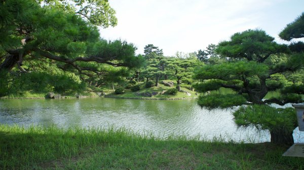 Ritsurin Koen (Takamatsu), Etang et ses îlots