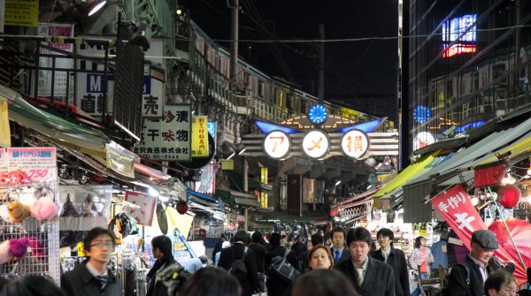 Ameyoko (Ueno), Vue nocturne du marché de rue 6