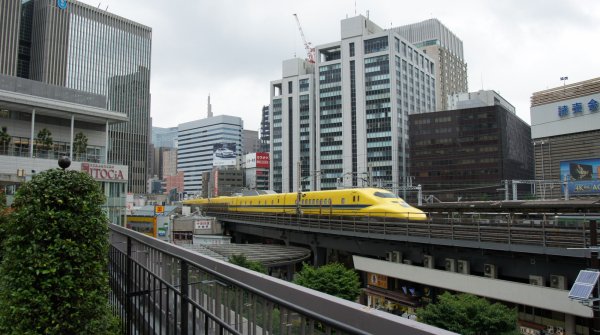 Un des deux "Doctor Yellow", Shinkansen basé sur la série 700, chargé de l'auscultation des voies des lignes à hautes vitesses