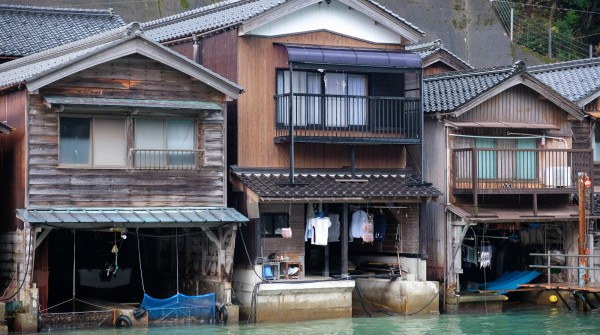 Ine (Kyoto), maisons funaya installées sur l'eau