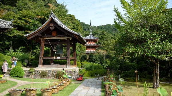 Mimuroto-ji, Cloche et pagode