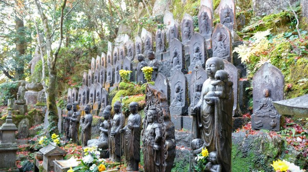 Statues bouddhistes au Mitaki-dera à Hiroshima