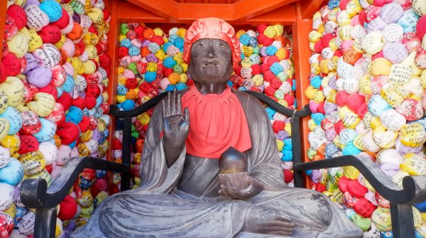Koshin-san et boules Kukurizaru au Yasaka Koshin-do