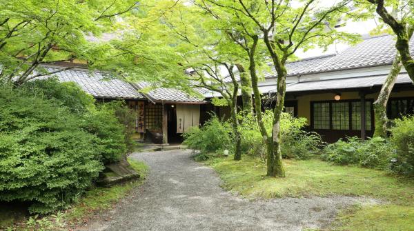 Ryokan autour du lac Kirinko à Yufuin