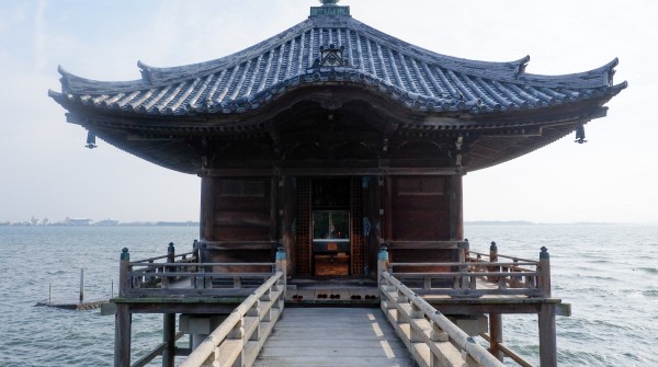 Pavillon flottant Ukimido du Mangetsu-ji à Otsu