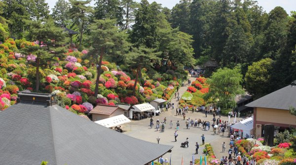 Vue sur l'esplanade du temple Shiofune Kannon-ji à Ome 2