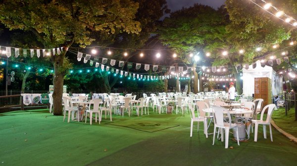 Forest Beer Garden à Tokyo, terrasse en plein air dans un parc 2